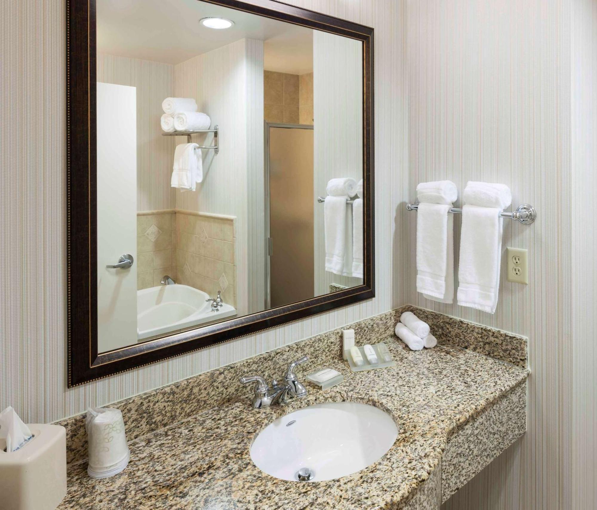 Hilton Garden Inn Dallas Lewisville Zewnętrze zdjęcie